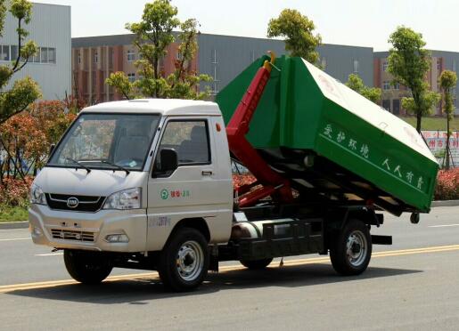 Kaima 3000L CLW1041HLGT Hook-lift Garbage Truck