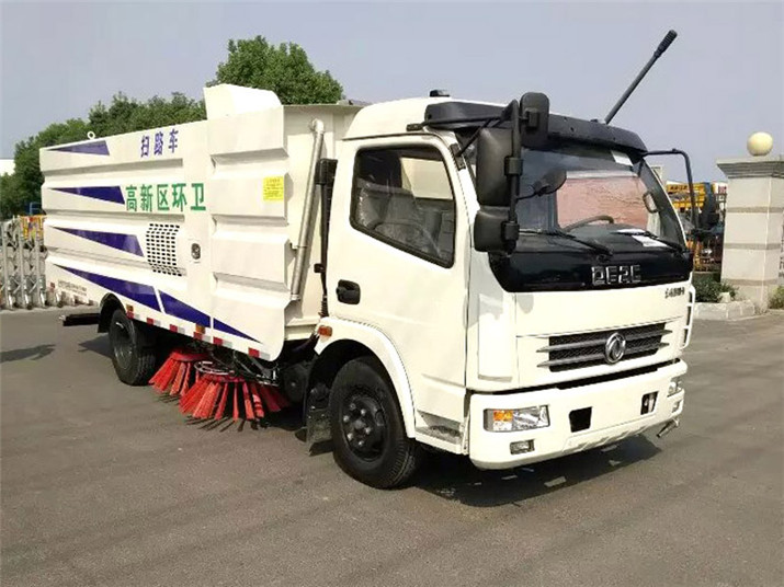 Dongfeng 8000L CLW5080TSLD4  Road Sweeper Truck