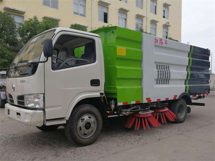 Dongfeng 5000L CLW5071TSL4 Sweeper Truck