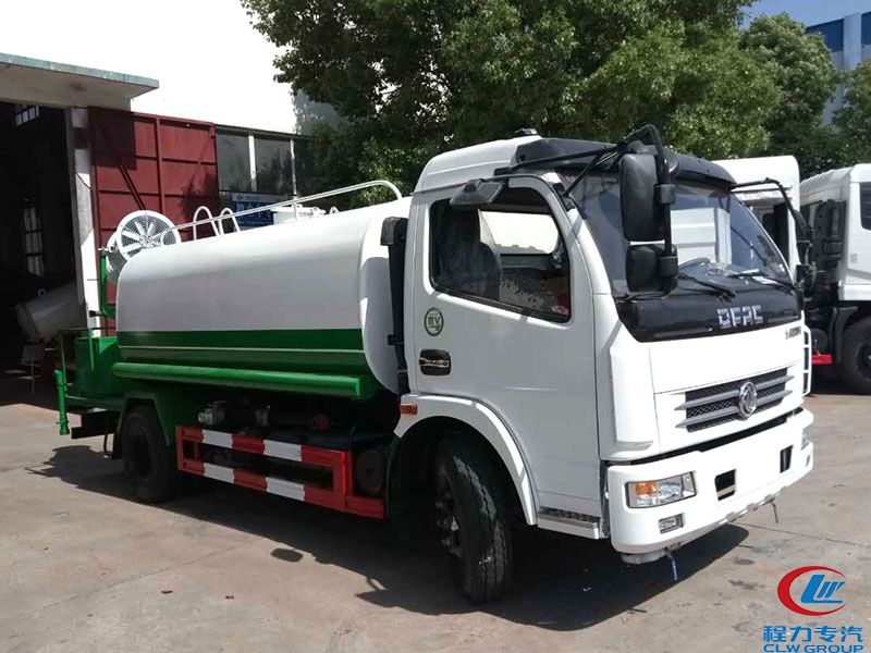 Camion jet d'eau Dongfeng 8000l