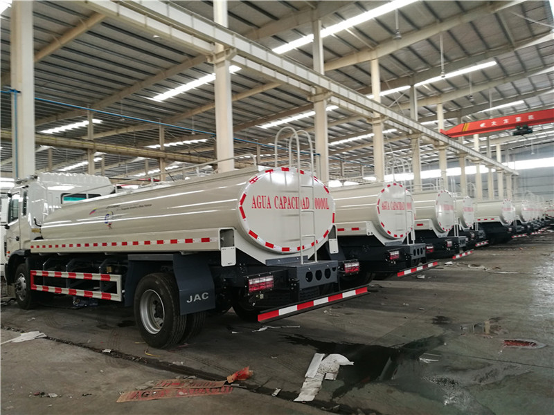 June 2016,Chengli Automobile successfully finished production of 100 JAC water truck exported to Venezuela