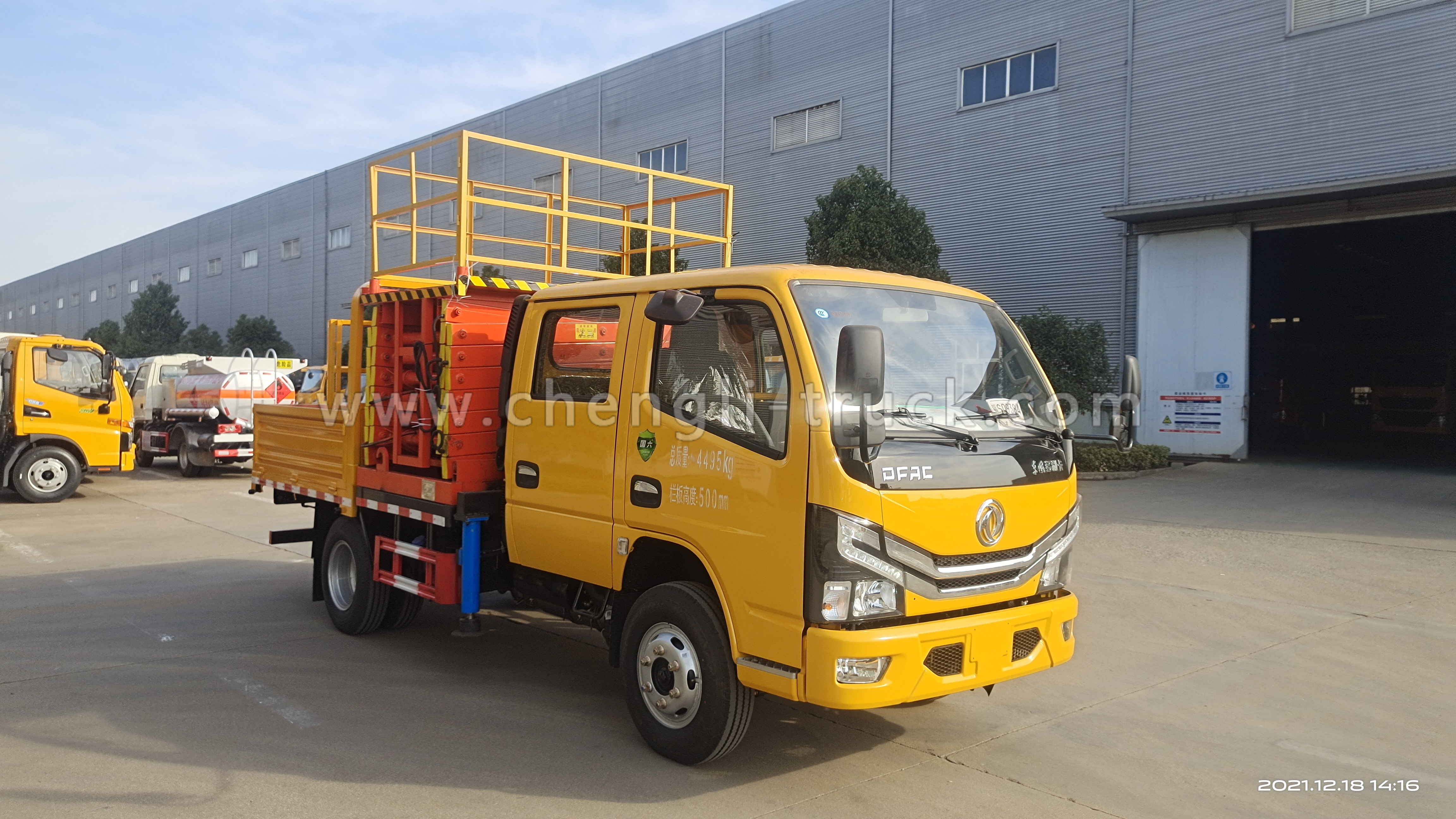 Dongfeng 12m Aerial Working Platform  Folding Arm 